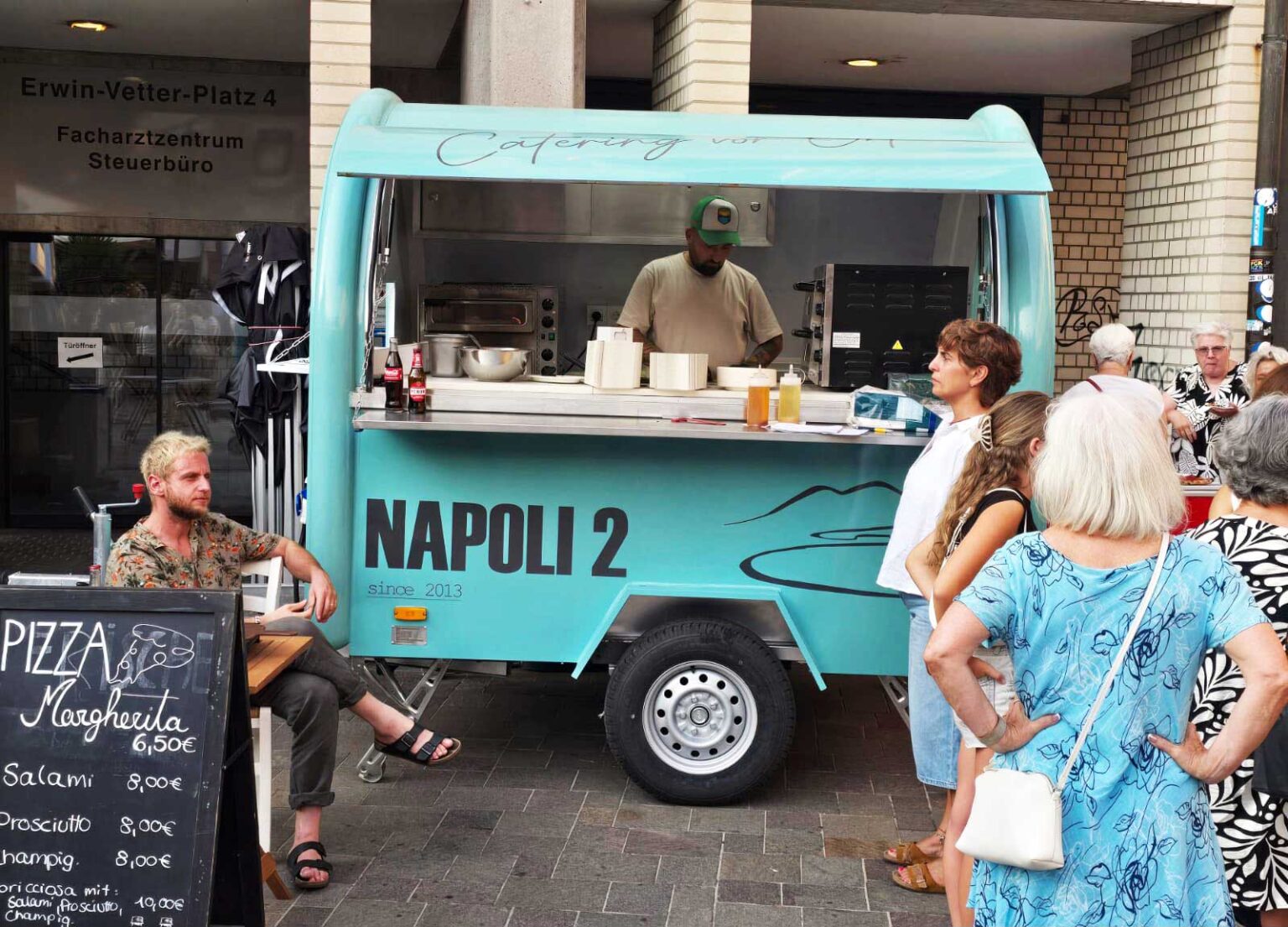 Napoli 2 Catering-Truck im Einsatz